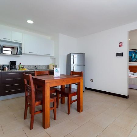 Galapagos Apartments - Bay View House 푸에르토아요라 외부 사진